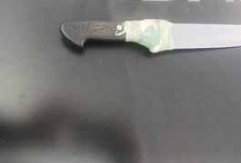 Homem é flagrado com faca durante patrulhamento da PM no bairro Manoel Teles, em Arapiraca