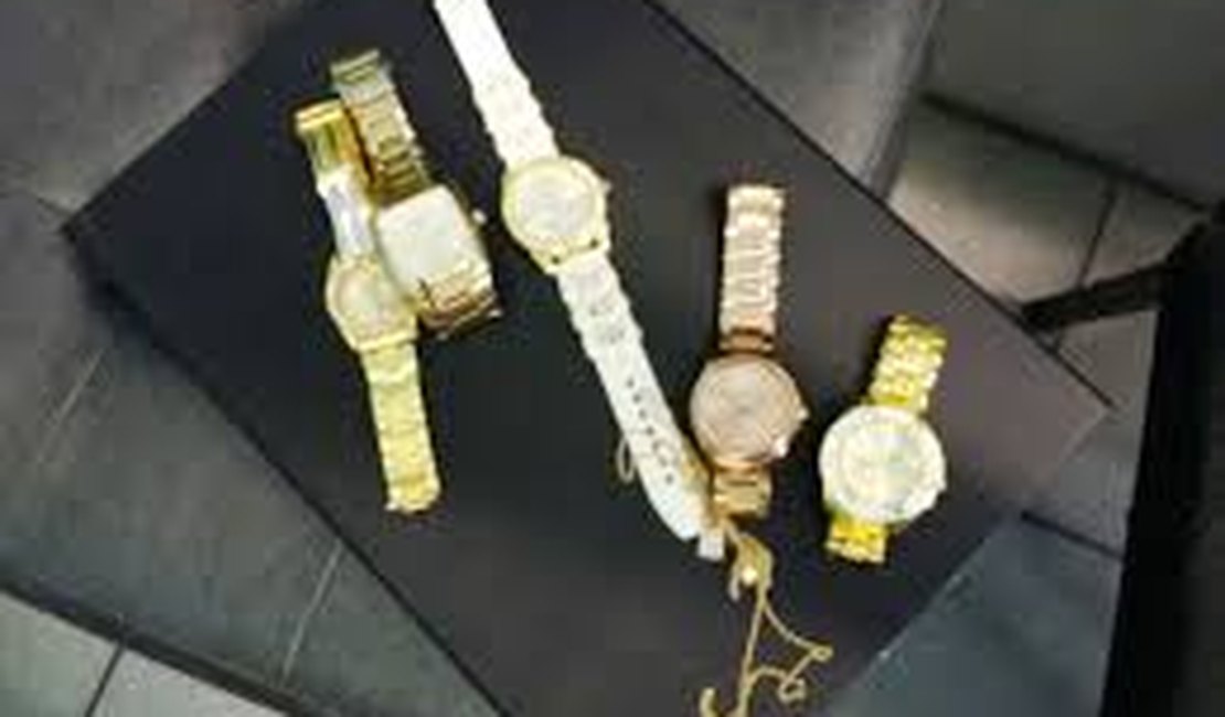 Adolescentes invadem joalheria, rendem funcionários e roubam relógios em Arapiraca