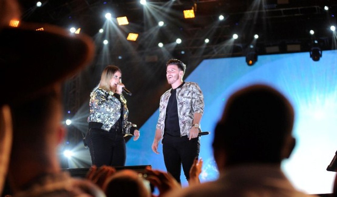 Vídeo. Após plateia vazia, Gabriel Smaniotto divide palco com Marília Mendonça