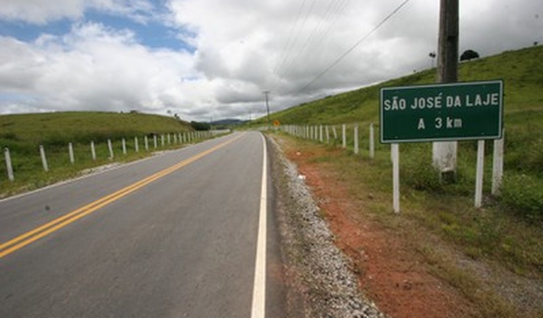 Vereador tem carro, dinheiro e eletrônicos roubados em emboscada na BR-104, em AL