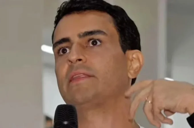 JHC foge do debate com Renan Filho e deixa cadeira vazia na Band