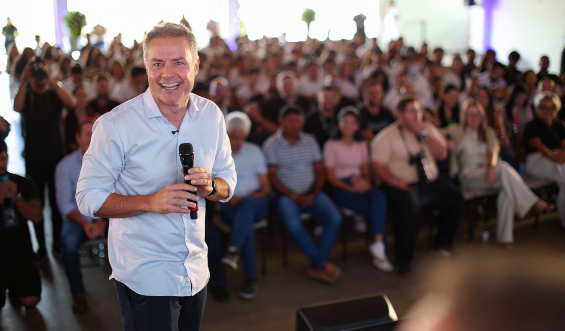 Renan Filho destaca avanço da ponte de Penedo e prevê mudança econômica no Sul de Alagoas