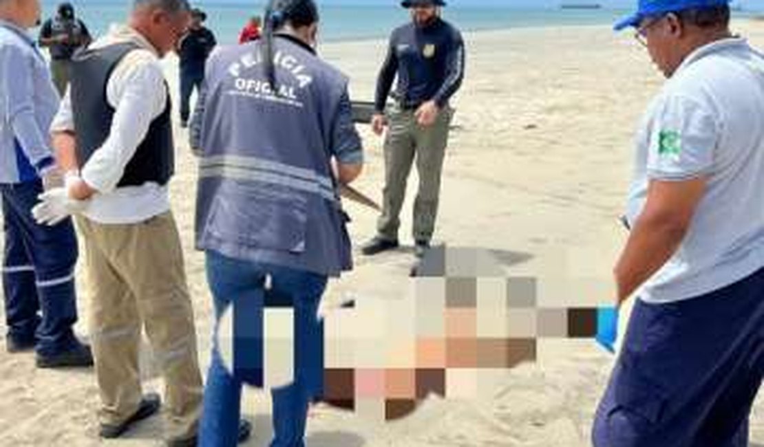 Corpo masculino, despido e com ferimento, é encontrado na praia de Pajuçara