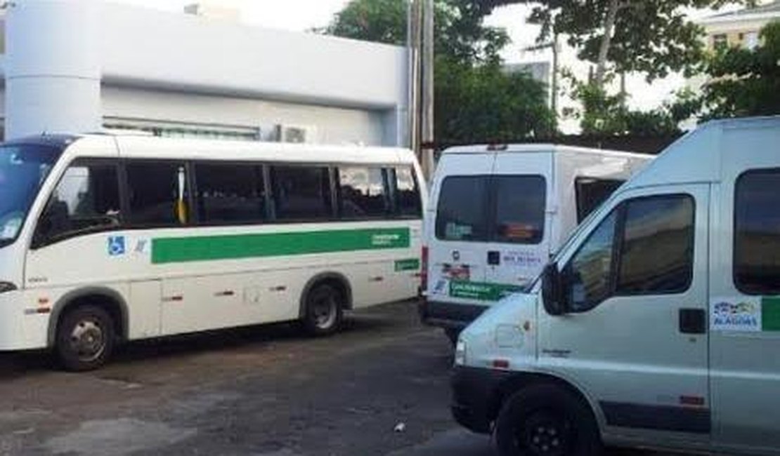 Trio aborda transporte complementar e assalta passageiros no Agreste