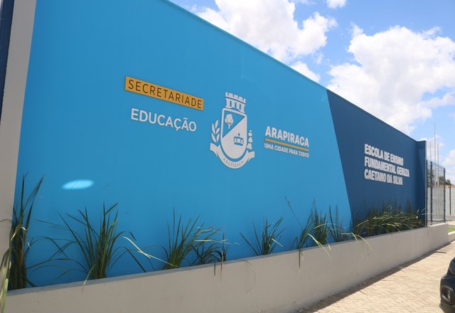 Inauguração de escola no Capim