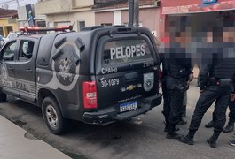 Homem que fugia da PM colide com motociclista em Arapiraca; mulher ficou gravemente ferida