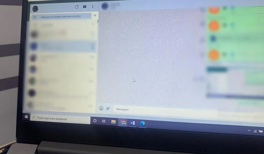 Trabalhadora esquece WhatsApp aberto em computador de empresa e tem conversas expostas