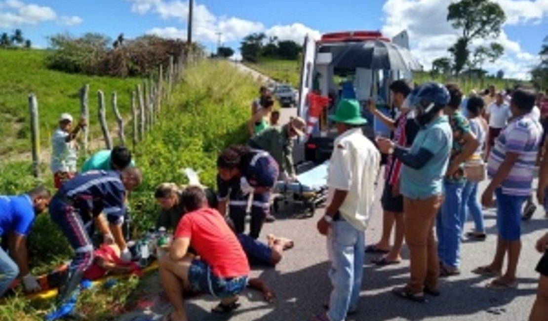 Dois jovens morrem e uma mulher fica gravemente ferida após uma colisão entre motos em Viçosa