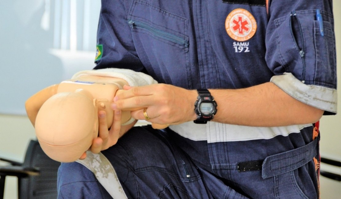 Médico do Samu orienta sobre o que fazer em casos de engasgo