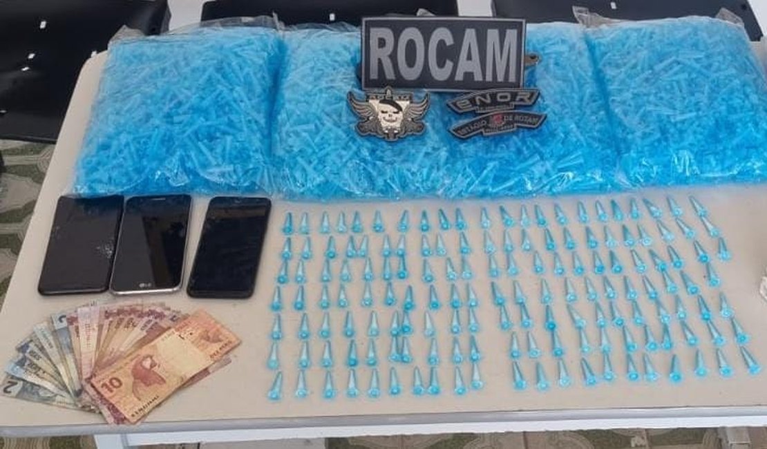 Homem tenta escapar, mas é preso com maconha e cocaína em casa abandonada em Arapiraca