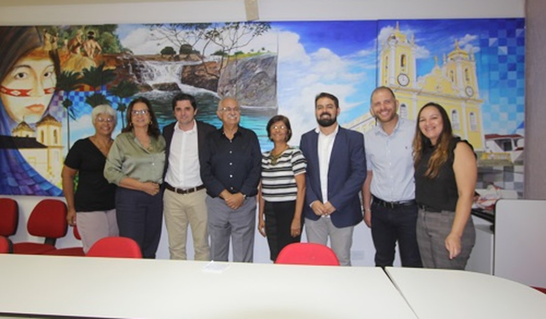 Prefeito de Arapiraca acompanha solenidade de posse da nova diretoria do Campus I da Uneal