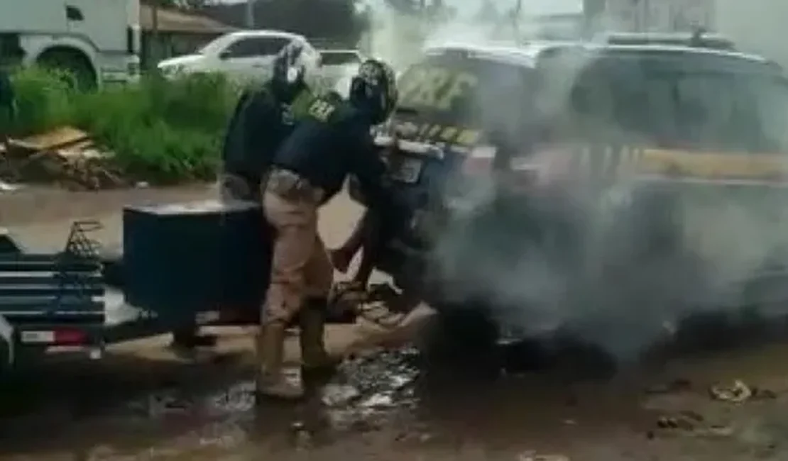 Policiais que mataram homem sufocado em carro da PRF vão a júri