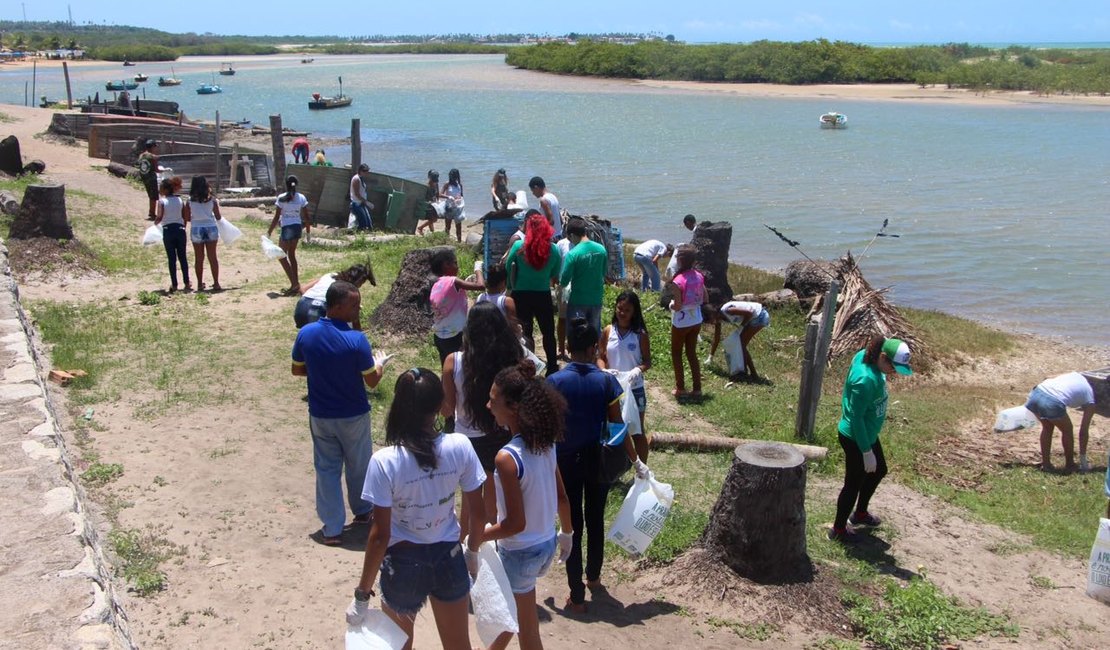 FPI realiza mutirão com participação de crianças e recolhe cerca de 300 Kg de lixo das margens de afluente do rio São Francisco