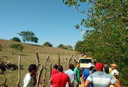 Populares encontram homem enforcado em estrada de barro no Brisa do Lago, em Arapiraca