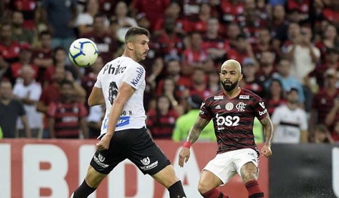 Flamengo vence Santos por 1 a 0 e se mantém na liderança do Campeonato Brasileiro