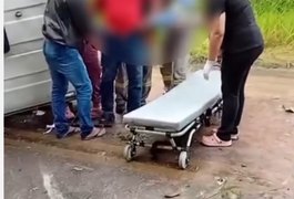 Caminhão tomba e motorista fica preso na cabine no interior de Alagoas