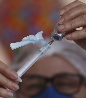 90% dos brasileiros não fazem questão de escolher marca de vacina, aponta pesquisa da CNI