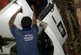 Motorista fica preso às ferragens em acidente entre carreta e caminhão na BR-316