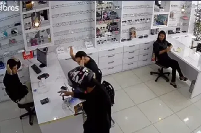 Polícia identifica suspeito de assaltar ótica em Arapiraca