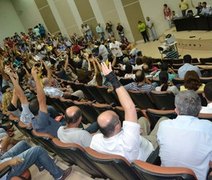 Professores e técnico-administrativos da Ufal paralisam as atividades