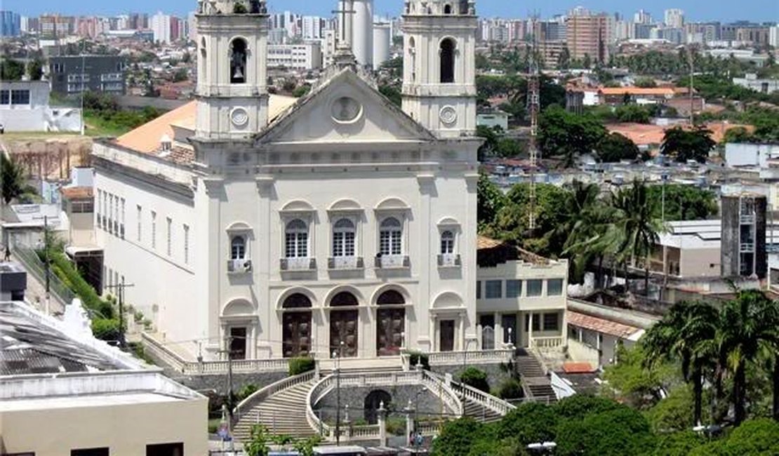 Menor de 17 anos sofre tentativa de estupro em igreja no Centro de Maceió