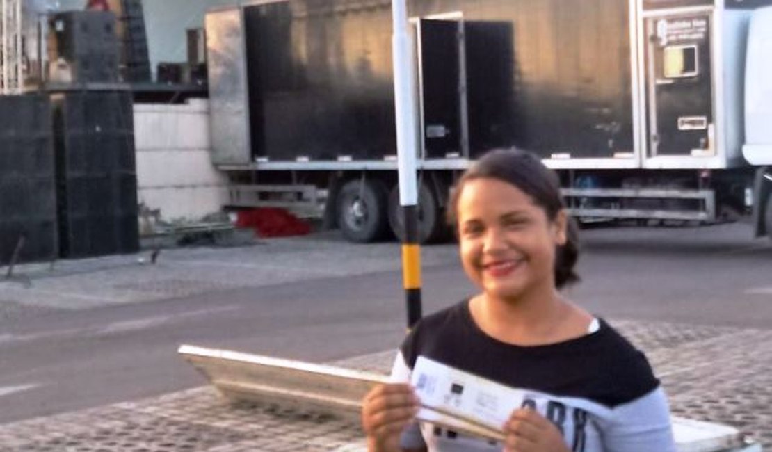 Após doar dinheiro de ingresso para tia grávida, garota ganha entrada para o show do Safadão
