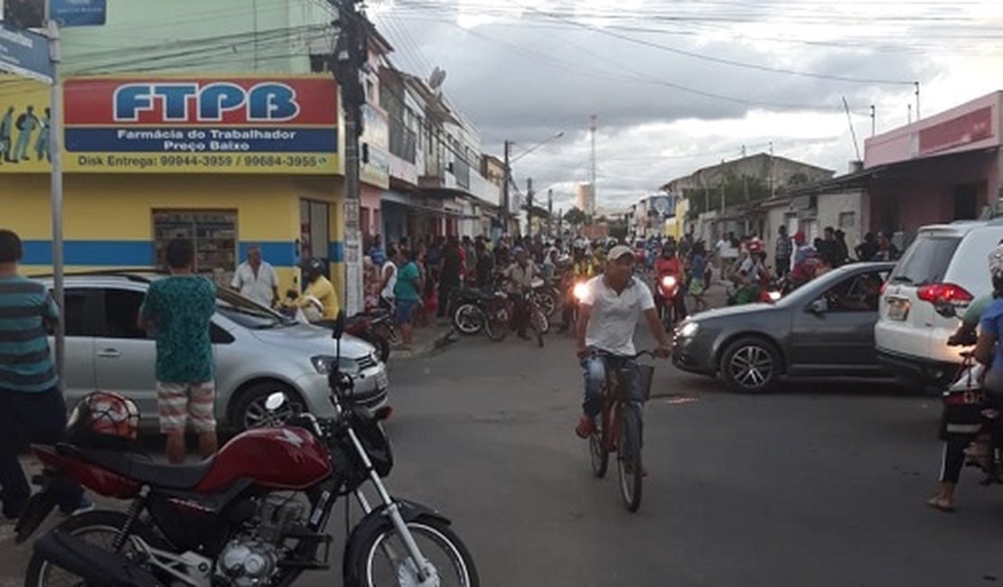 Homem é alvejado por disparos de arma de fogo no bairro Caititus, em Arapiraca