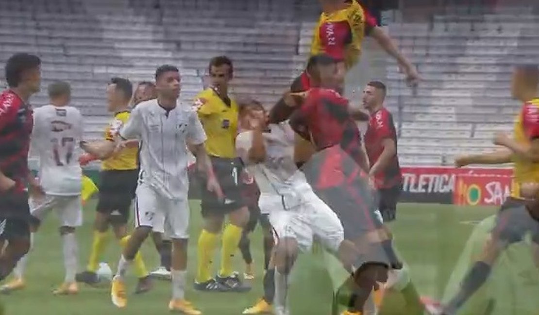Vídeo. Jogador do Fluminense leva voadora no rosto durante confusão na final do Brasileiro Sub-17