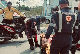 Condutor de cinquentinha fica ferido após acidente envolvendo três veículos na Avenida Ceci Cunha