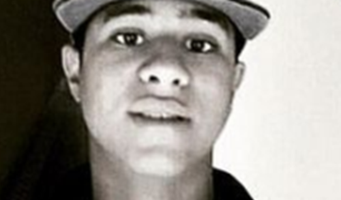 Jovem é assassinado a tiros na frente de bar, na Pindorama