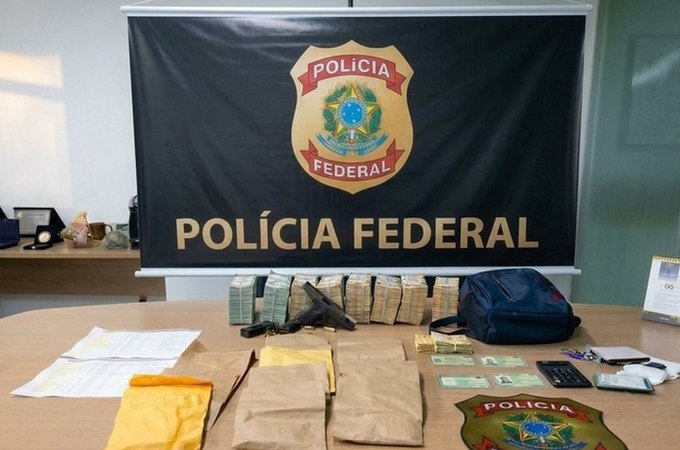 Policial aposentado é preso pela PF com R$ 500 mil, lista de nomes e material de campanha de JHC