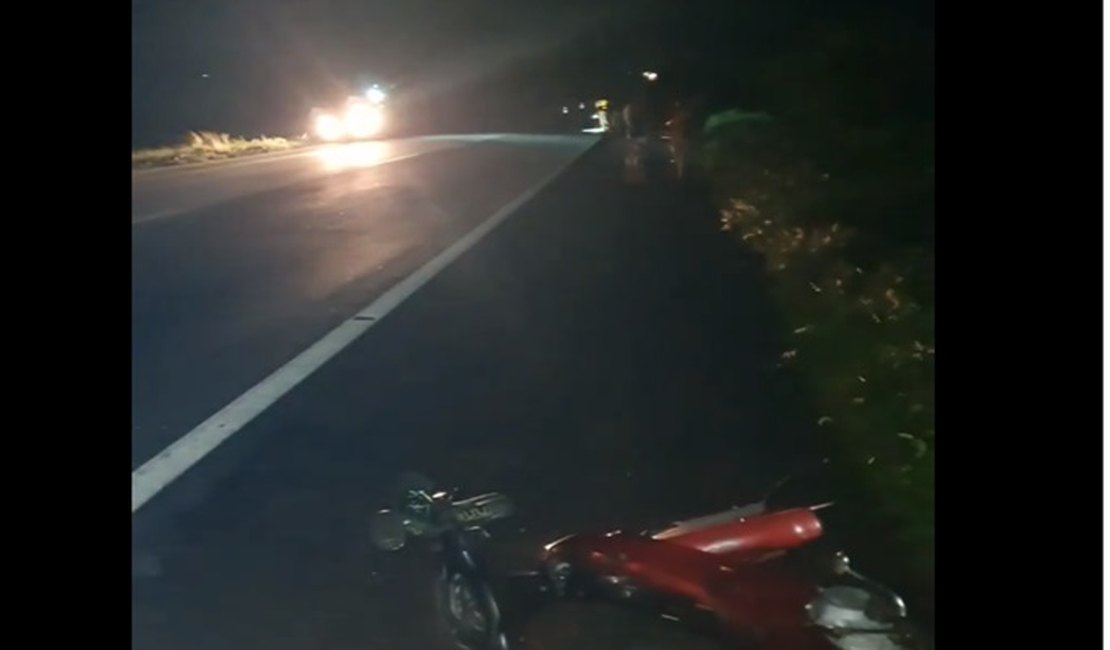 Colisão entre carro e cinquentinha deixa homem morto na BR-423, em Inhapi