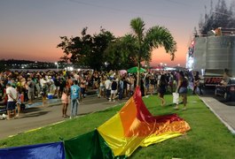 Vídeo. 14ª Parada LGBTQI+ de Arapiraca leva centenas de pessoas ao Lago da Perucaba