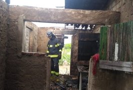 Homem alcoolizado ateia fogo na própria casa, em Santana do Ipanema