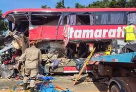 Acidente entre ônibus e carreta deixa mortos em Mato Grosso