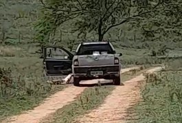 Homem e adolescente são mortos dentro de carro no Sertão alagoano