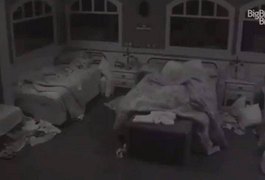 BBB20: Daniel e Marcela têm noite quente, mas desempenho do brother vira piada na web