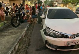 Dois adultos e menina de 6 anos são socorridos após colisão entre carro e moto em Arapiraca