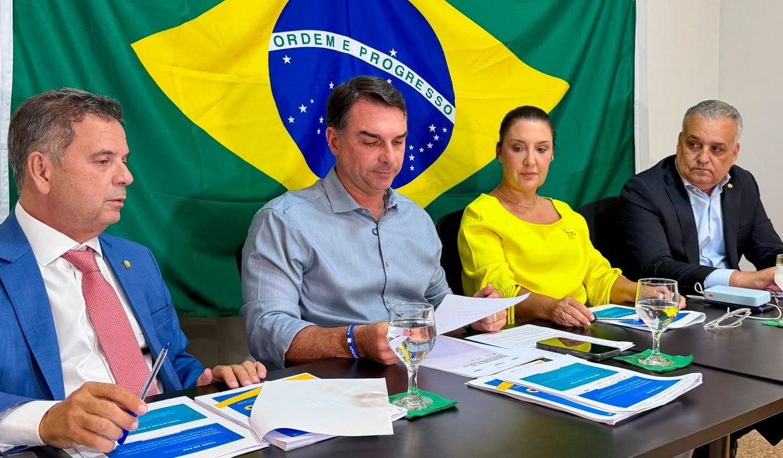 Flávio Bolsonaro e Alfredo Gaspar destacam combate ao crime organizado e proteção às mulheres em apresentação de plano de governo