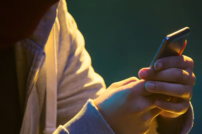 Homem perde R$ 31 mil ao ter celular invadido no 'golpe da mão fantasma'