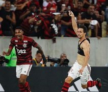 Em jogo emocionante, Flamengo vira nos acréscimos e vence Athletico