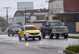Detran Alagoas orienta condutores sobre importância da redução de velocidade e mais atenção nas vias em dias chuvosos