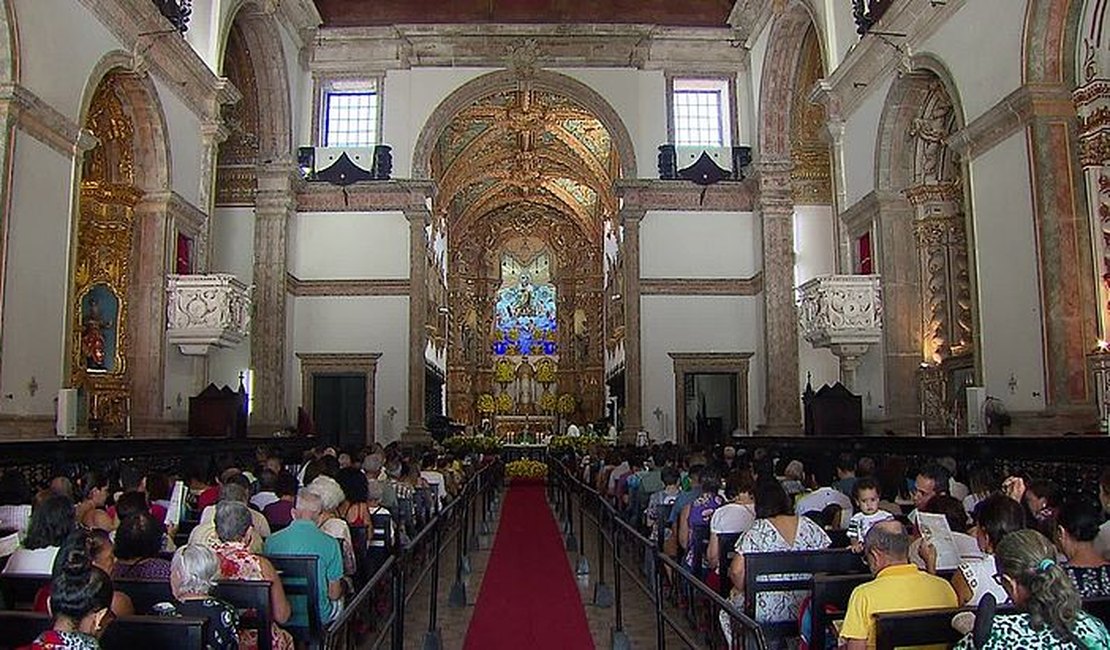 Pernambuco passa a exigir comprovante de vacinação em igreja