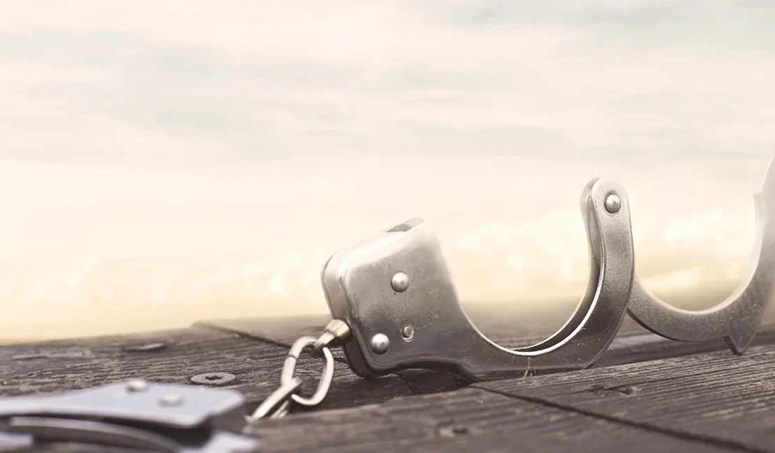 Mulher que matou marido com mais de 30 facadas ao ser ameaçada de morte ganha liberdade