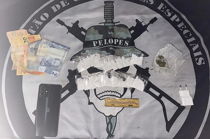 Suspeito de tráfico é preso com drogas após tentar fugir da polícia no Sertão de Alagoas