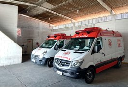 Mulher dá à luz e é atendida pelo Samu, em Maceió