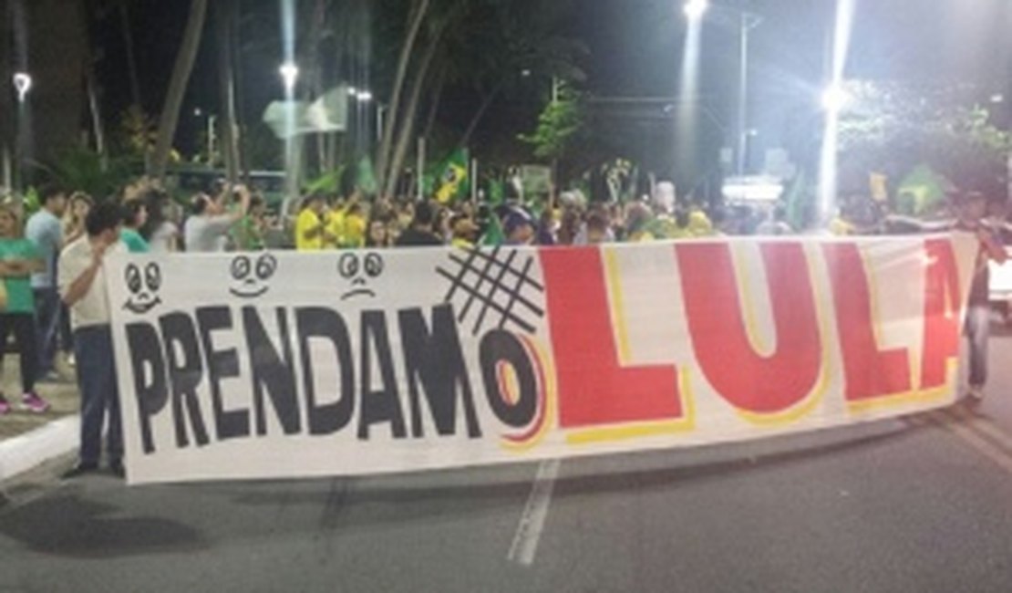 Movimento Brasil marca ato contra a presidente Dilma em Maceió