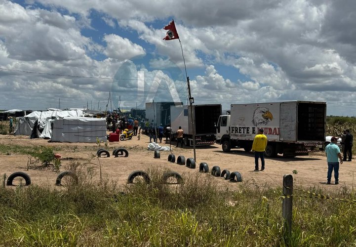 Justiça cumpre reintegração de posse em fazenda ocupada pelo MST na zona rural de Arapiraca