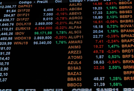 Ibovespa sobe e dólar recua nesta segunda-feira (16)
