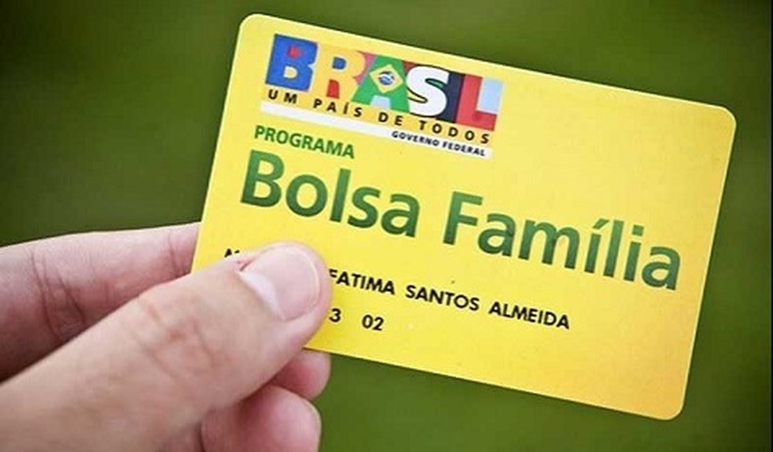Bolsonaro cumpre promessa de campanha e anuncia 13º a beneficiários do Bolsa Família